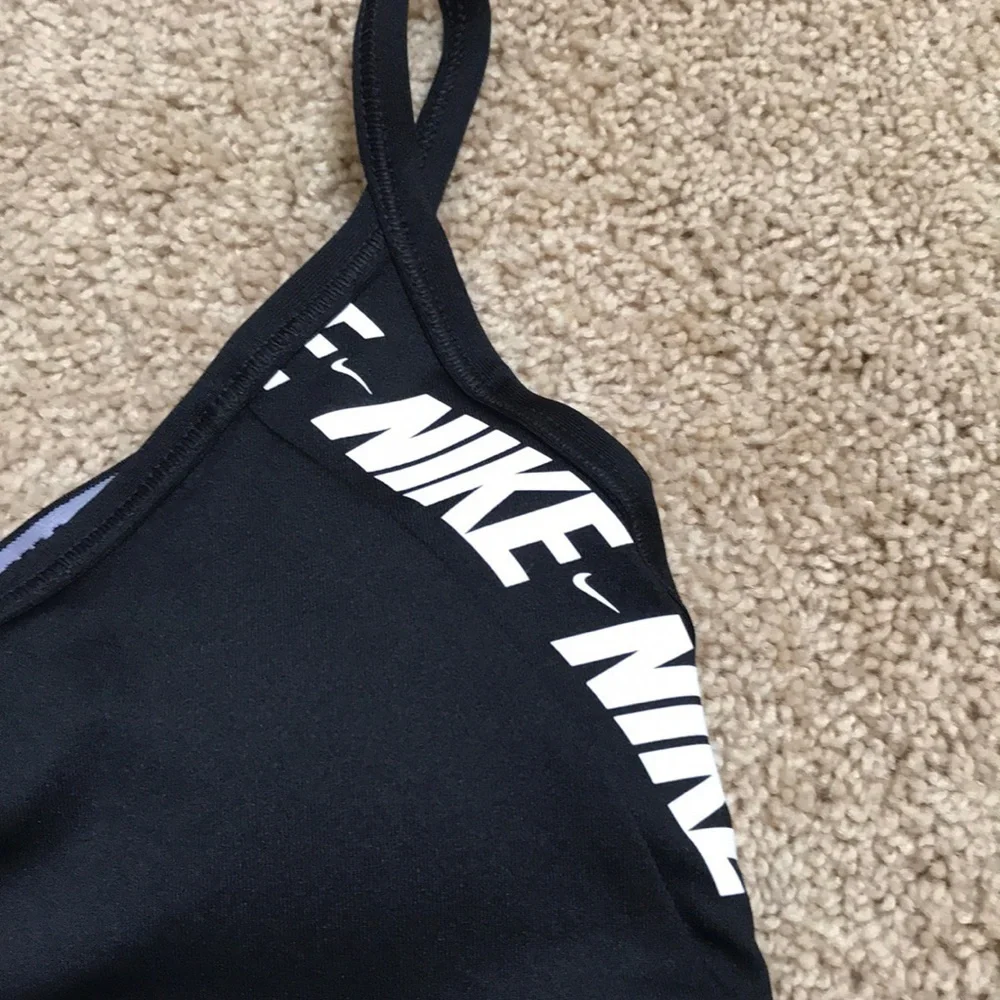 New! NIKE Size XS black light support padded sports bra